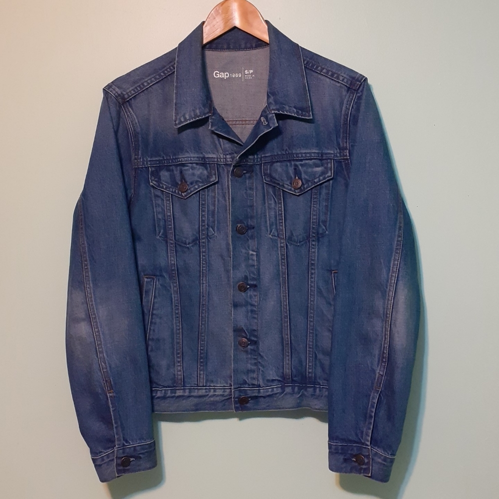 Trucker Denim jacket Gap 1969 100%Cotton medium blue wash denim Jacket, 4pockets